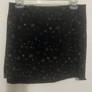 Forever 21 black miniskirt with moon and star print size Medium